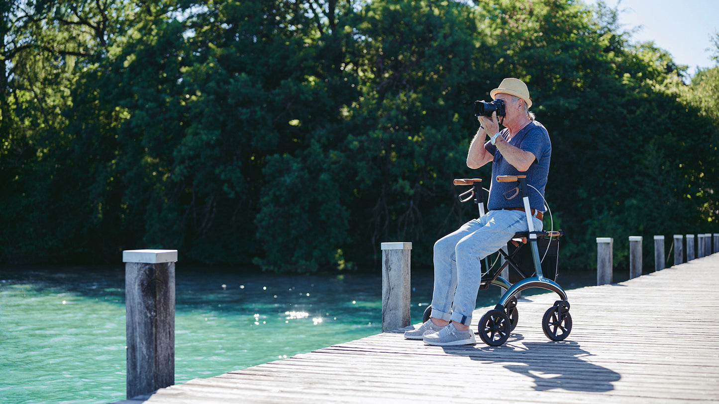 Saljol Carbon Fibre rollator with Drag Brakes